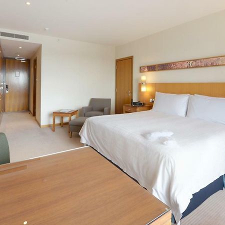 โรงแรมคานารี ริเวอร์ไซด์ พลาซ่า ลอนดอน ภายนอก รูปภาพ A room at the hotel