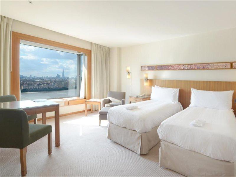 โรงแรมคานารี ริเวอร์ไซด์ พลาซ่า ลอนดอน ภายนอก รูปภาพ A room at the hotel