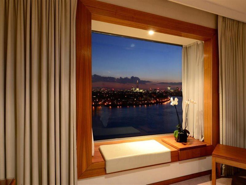 โรงแรมคานารี ริเวอร์ไซด์ พลาซ่า ลอนดอน ภายนอก รูปภาพ View from a room at the Four Seasons Hotel