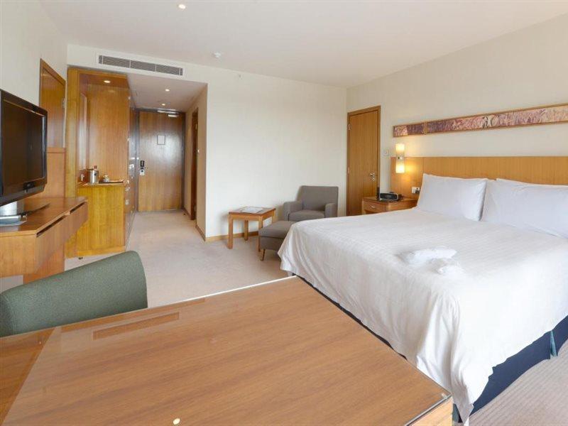โรงแรมคานารี ริเวอร์ไซด์ พลาซ่า ลอนดอน ภายนอก รูปภาพ A room at the hotel