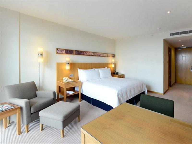โรงแรมคานารี ริเวอร์ไซด์ พลาซ่า ลอนดอน ภายนอก รูปภาพ A room at the hotel