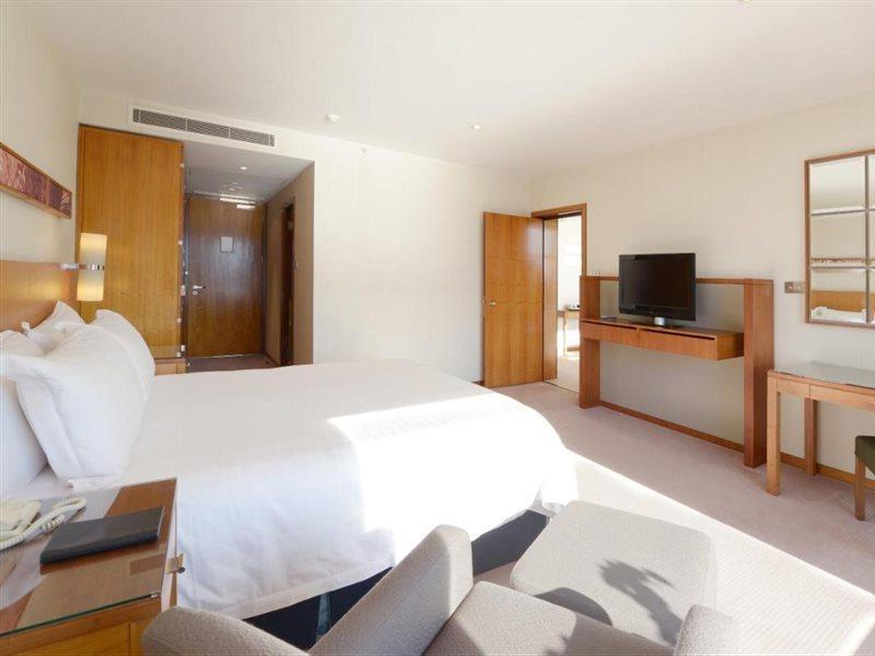 โรงแรมคานารี ริเวอร์ไซด์ พลาซ่า ลอนดอน ภายนอก รูปภาพ A room at the hotel