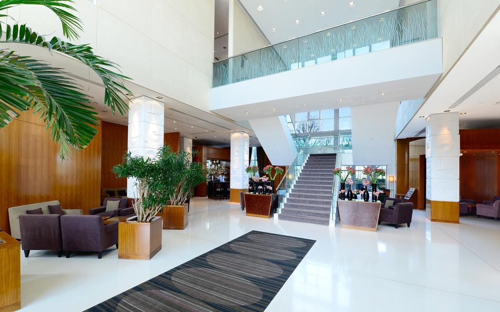 โรงแรมคานารี ริเวอร์ไซด์ พลาซ่า ลอนดอน ภายนอก รูปภาพ The lobby of the hotel