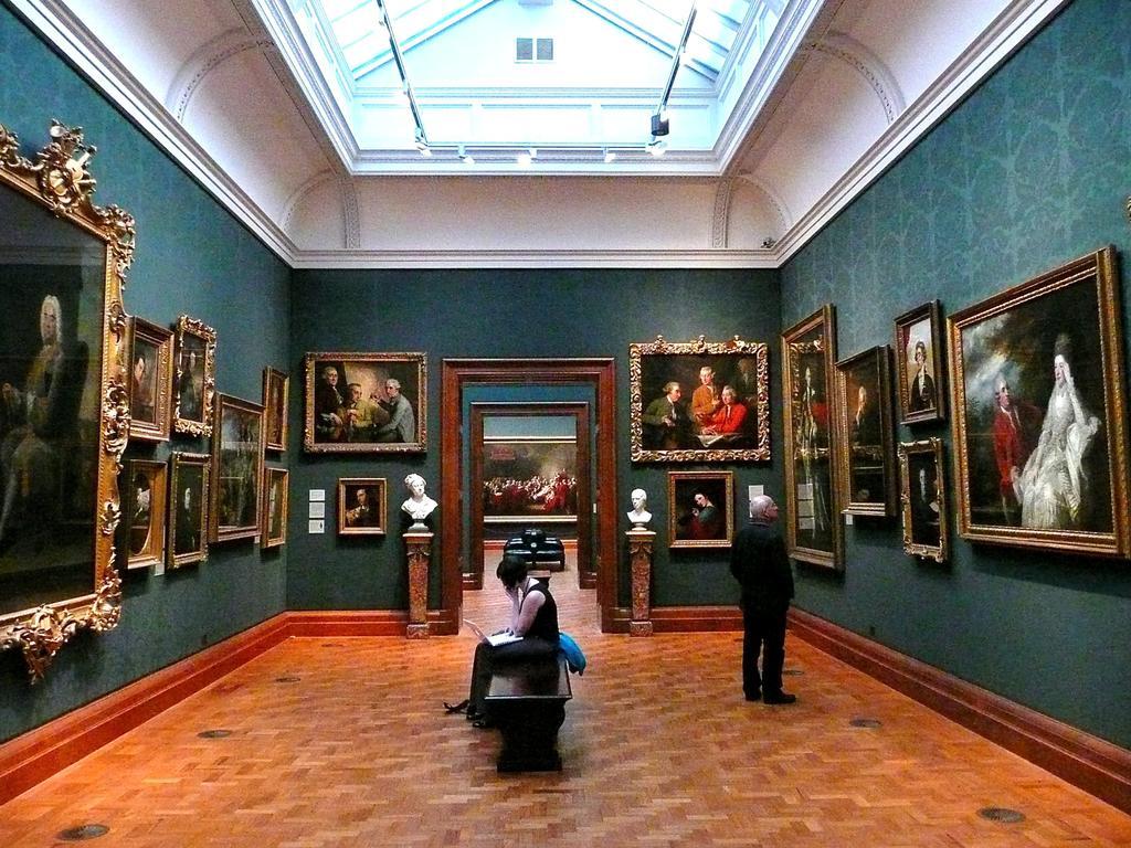 โรงแรมคานารี ริเวอร์ไซด์ พลาซ่า ลอนดอน ภายนอก รูปภาพ Gallery of the 18th-century collection