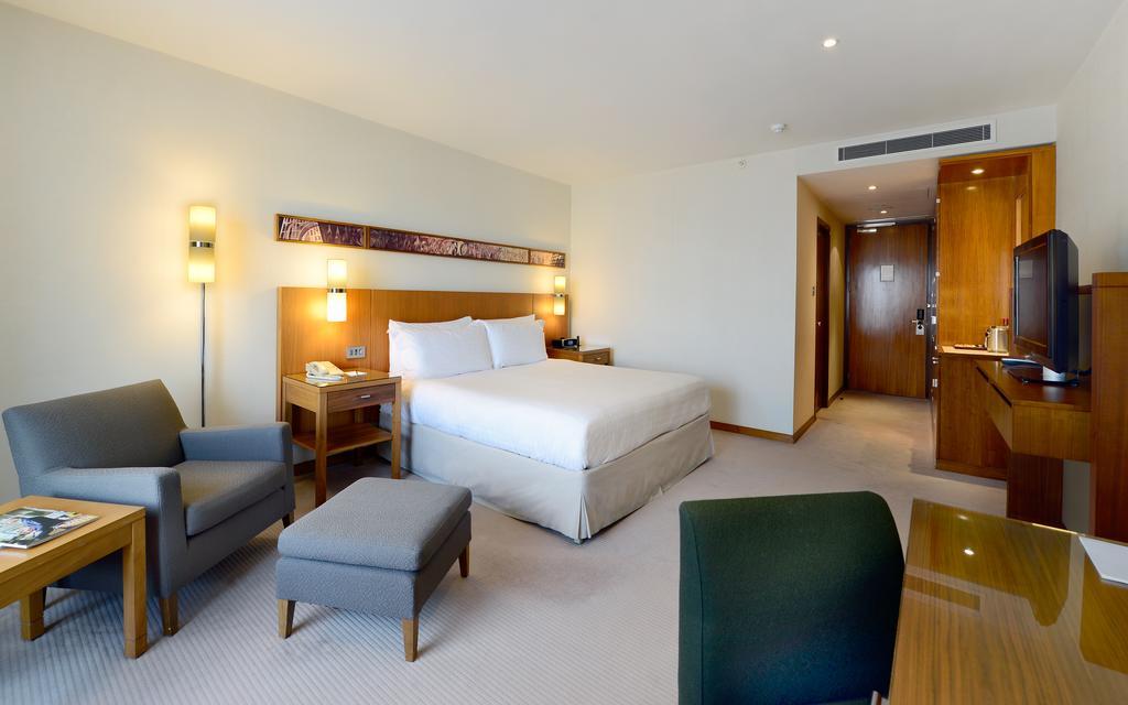 โรงแรมคานารี ริเวอร์ไซด์ พลาซ่า ลอนดอน ภายนอก รูปภาพ A room at the hotel