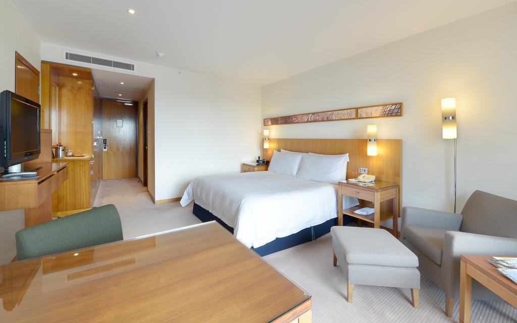 โรงแรมคานารี ริเวอร์ไซด์ พลาซ่า ลอนดอน ภายนอก รูปภาพ A room at the hotel