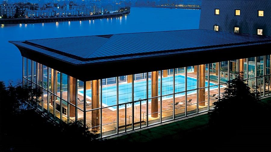 โรงแรมคานารี ริเวอร์ไซด์ พลาซ่า ลอนดอน ภายนอก รูปภาพ The swimming pool at the hotel